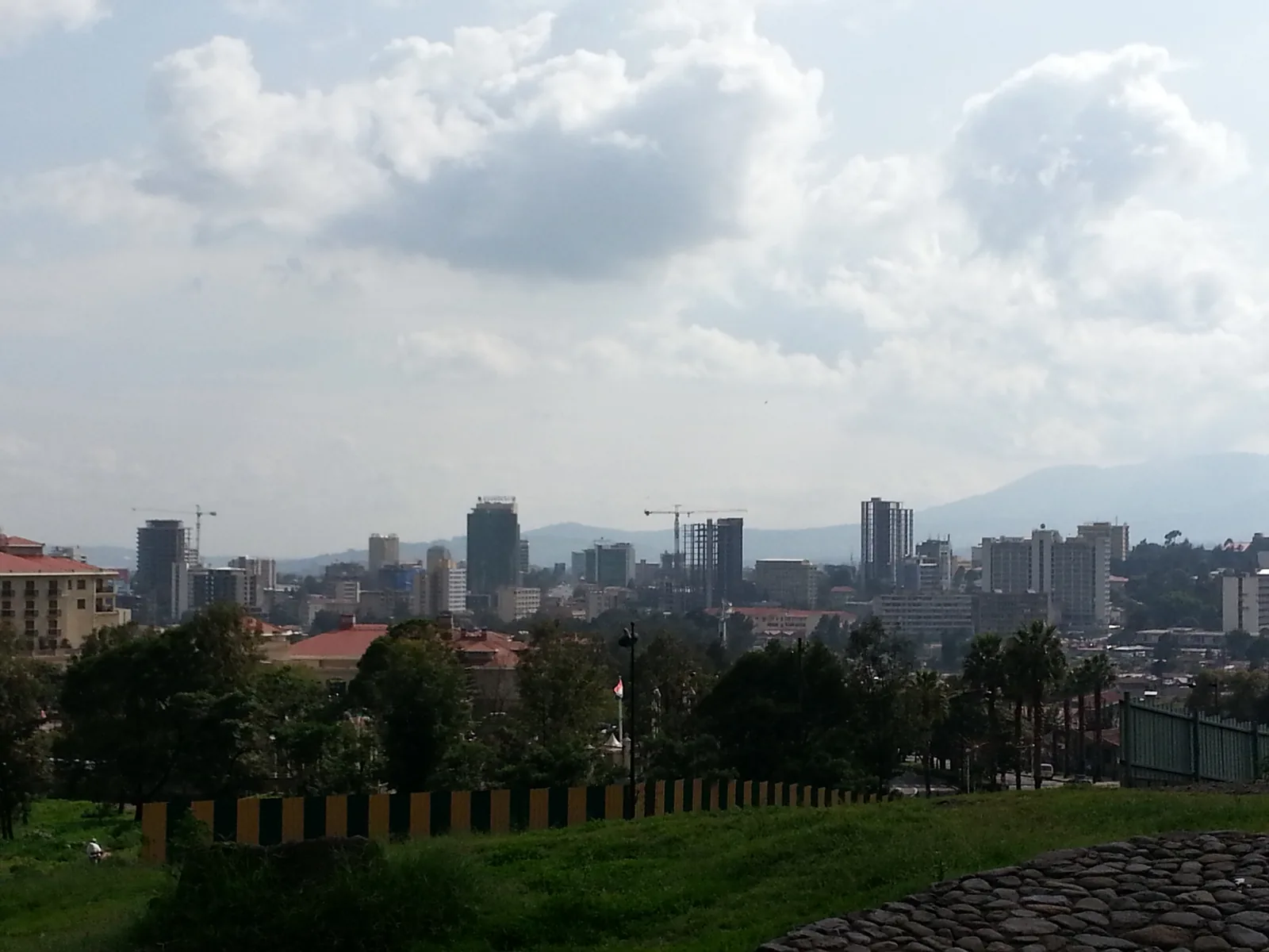 Addis Ababa's skyline. — Photo: Simfan34 / Wikimedia Commons (CC BY-SA 3.0)