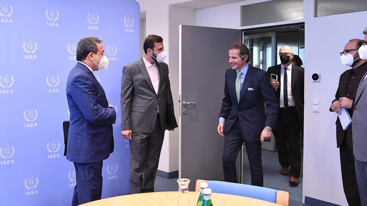 Iranian negotiator Abbas Araghchi (left, in the blue suit) at a meeting with IAEA Director General Rafael Grossi in Vienna (file photo). Araqchi fronted Iran's own seven-day proposal in September, under which the Strait of Hormuz could reopen if conditions were met. This photo does not depict any event reported in this article.