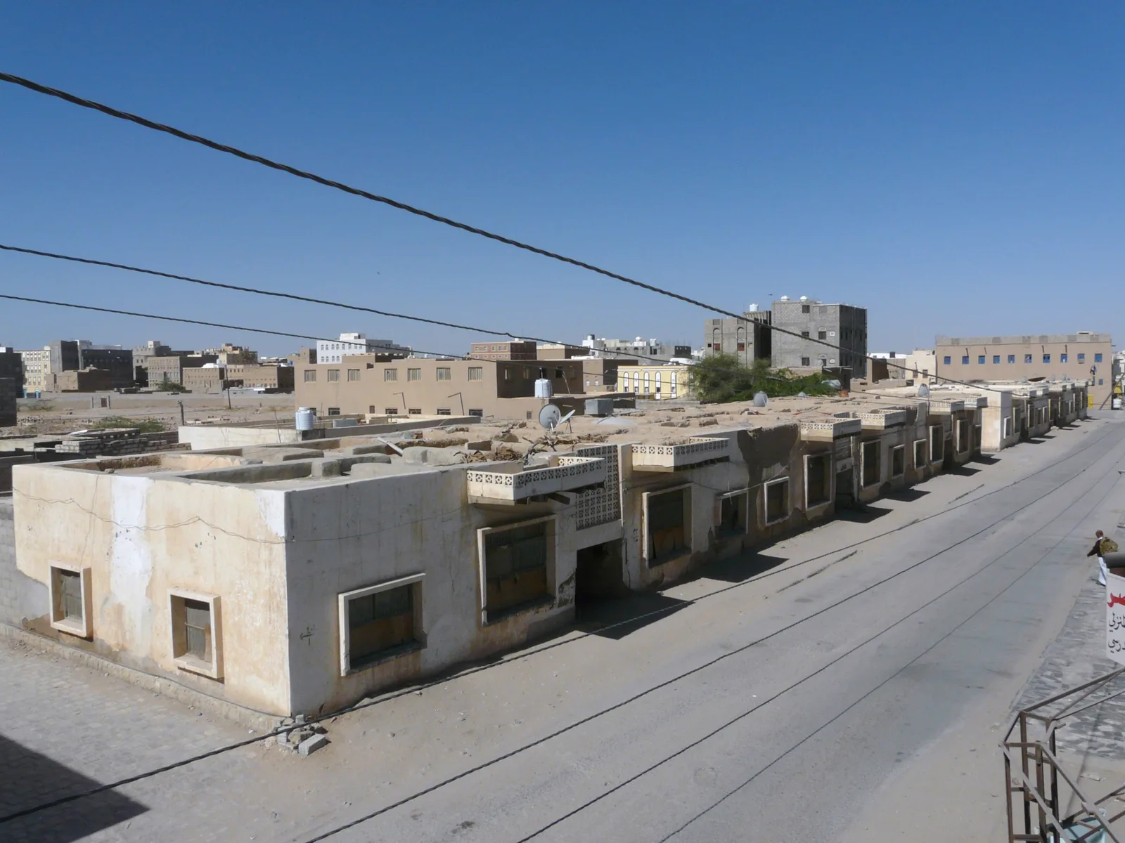 Ataq, the capital of Shabwa province, Yemen (file photo). Wounded from the al-Alam camp were treated in the province's hospitals, which the deputy governor said were overwhelmed. This photo does not depict any event reported in this article.