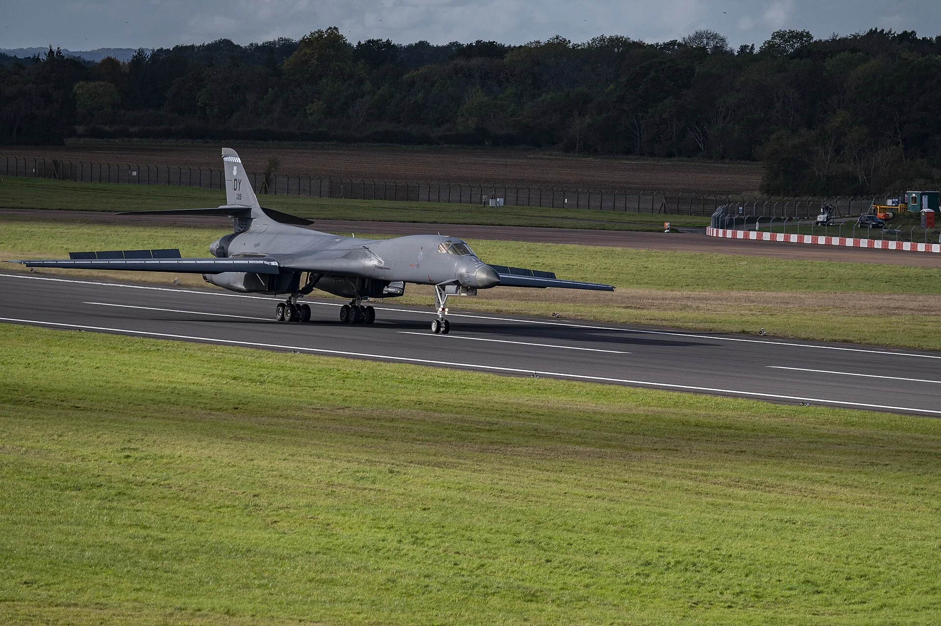 A U.S. Air Force B-1B Lancer lands at RAF Fairford in October 2023. Archive photo — it does not depict the October 4, 2026 departure described in this article.