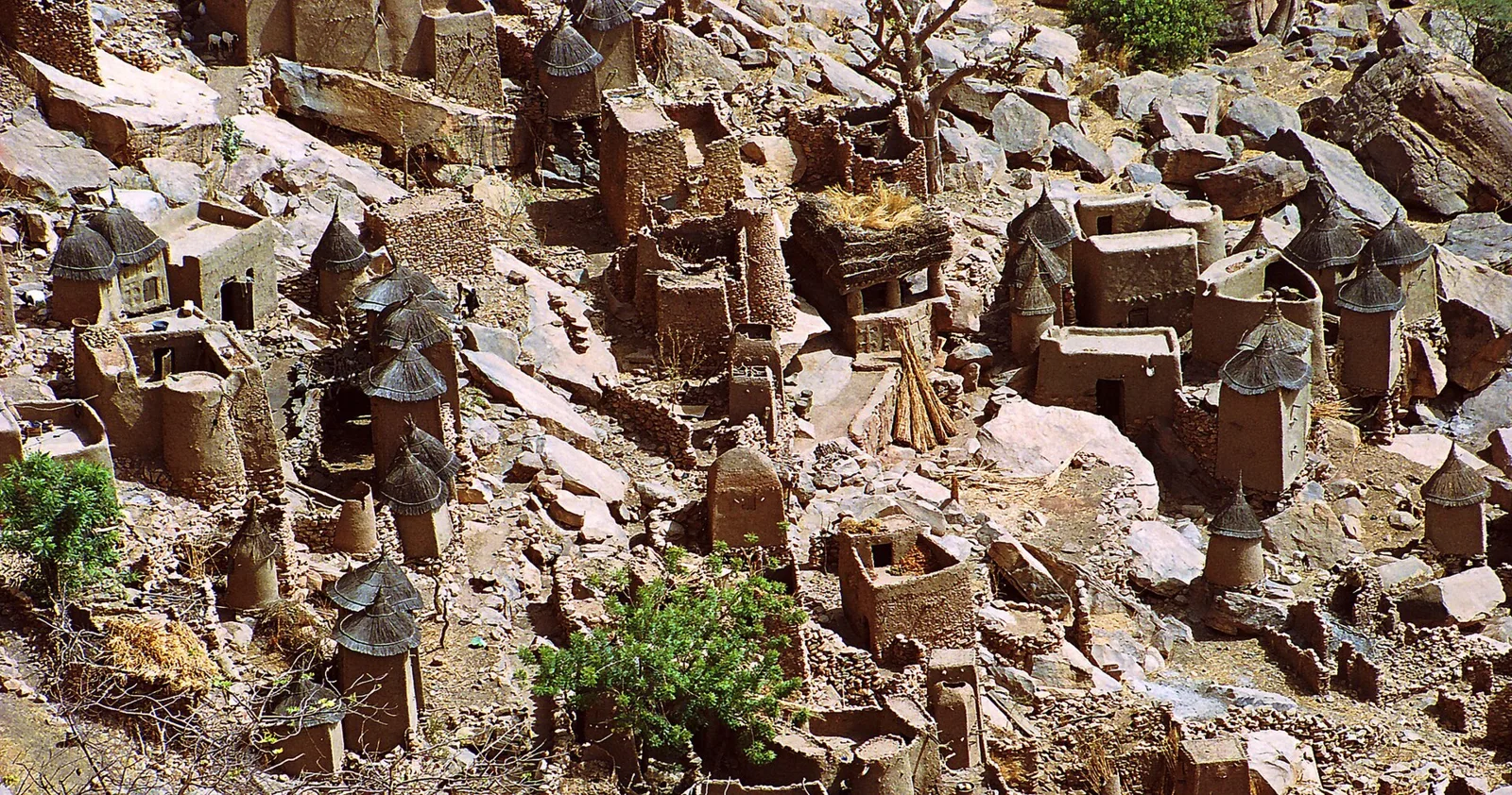 A village in Dogon Country, Bandiagara, Mali (file photo). HRW documented an August 19 drone strike on a cattle market in the Bandiagara region. This photo does not depict any event reported in this article.