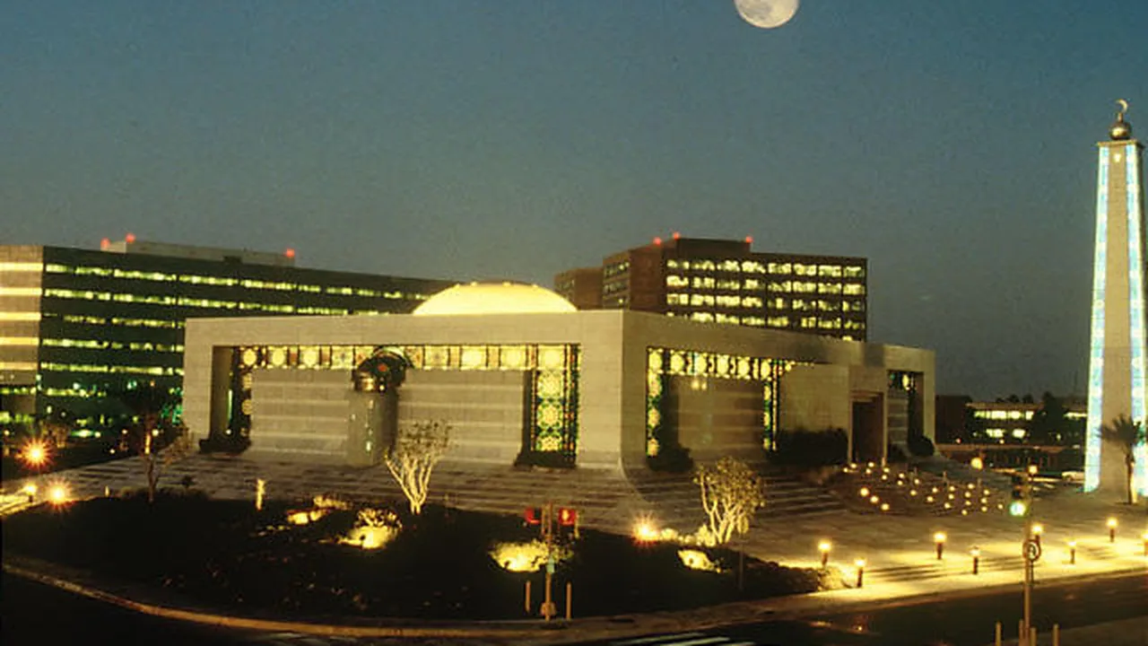 Saudi Aramco's core area in Dhahran at night (file photo). This photo does not depict the building or event reported in this article.