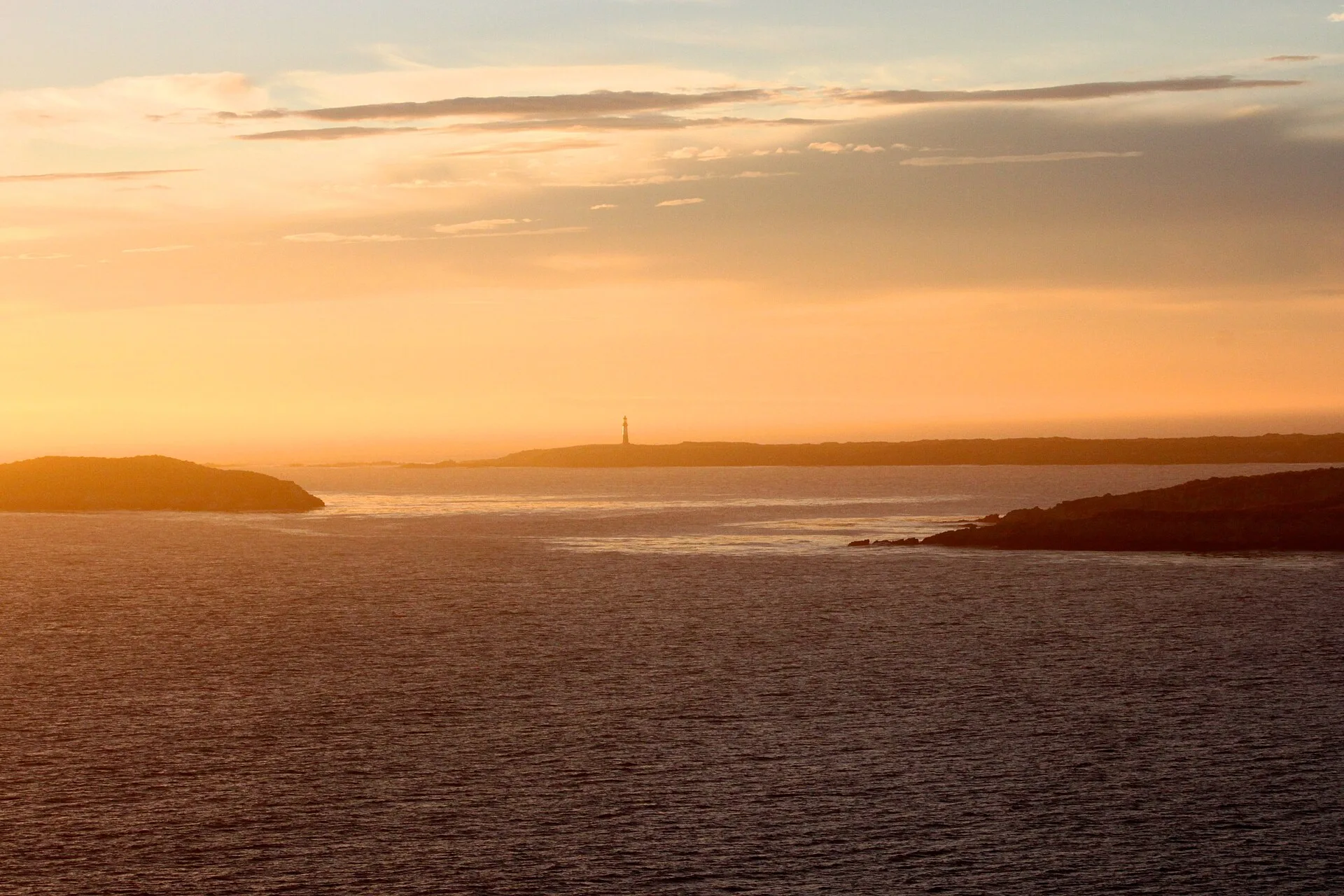 Sunset over the sea near Cape Pembroke lighthouse, east of Stanley in the Falkland Islands. A modern landscape photograph of the waters the 1982 task force crossed. It does not depict the war. - Photo: Moonshiner69, via Wikimedia Commons