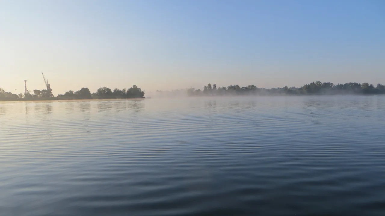 Dawn mist over the Dnipro River at Kherson, Ukraine (file photo). Oleshky lies on the opposite bank, under Russian occupation since 2022. This photo does not depict any event reported in this article.