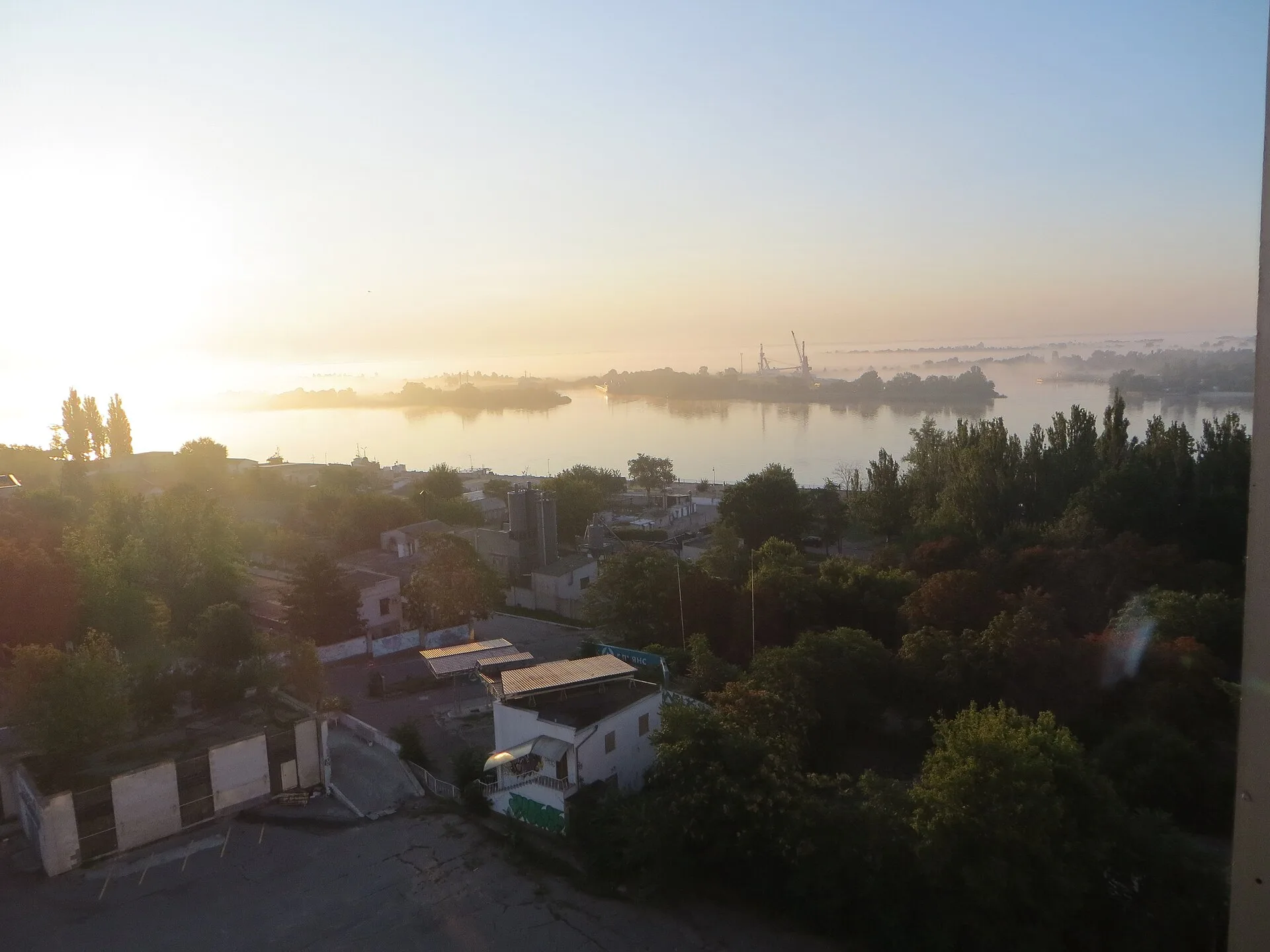 Morning mist over the Dnipro River at Kherson, Ukraine (file photo). Oleshky sits on the opposite bank, under Russian occupation since 2022. This photo does not depict any event reported in this article.