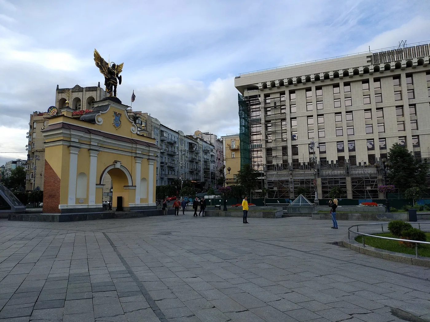 Maidan Nezalezhnosti in Kyiv, a wide view of the square and surrounding buildings. Archive photo — it does not depict the October 4, 2026 press conference.