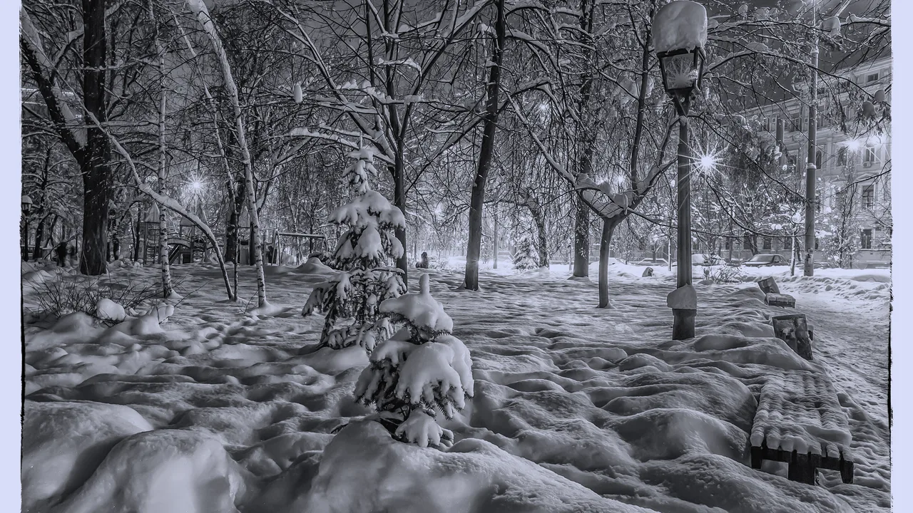 Kyiv under winter snow at night (file photo). This photo does not depict any event reported in this article.