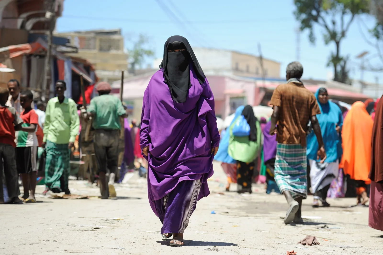 A street in Mogadishu's Hamar Weyne market. — Photo: AMISOM Public Information / Wikimedia Commons (CC0)