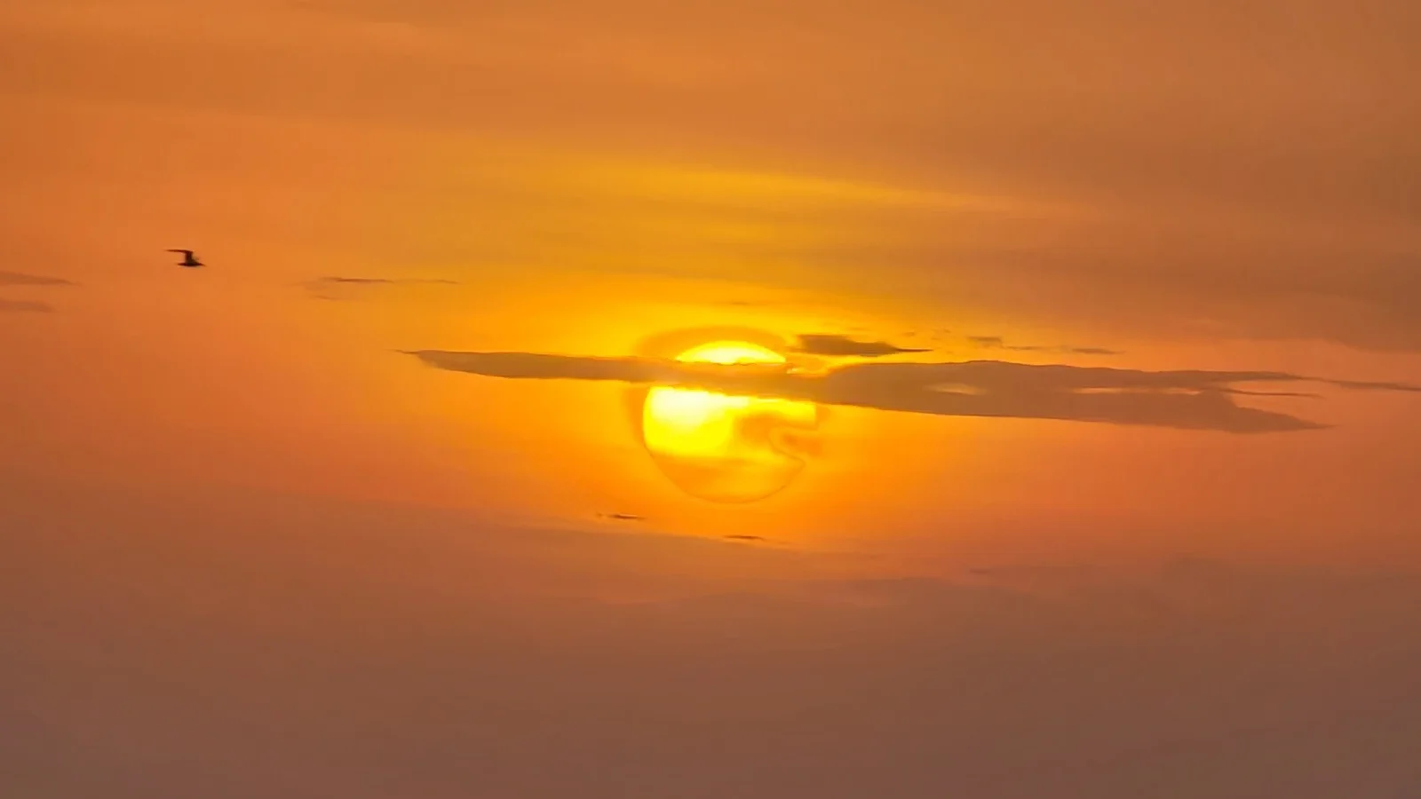 Sunset over the Red Sea coast near Mokha, Yemen (2025). Archive photo — it does not depict the October 2026 fighting described in this article.