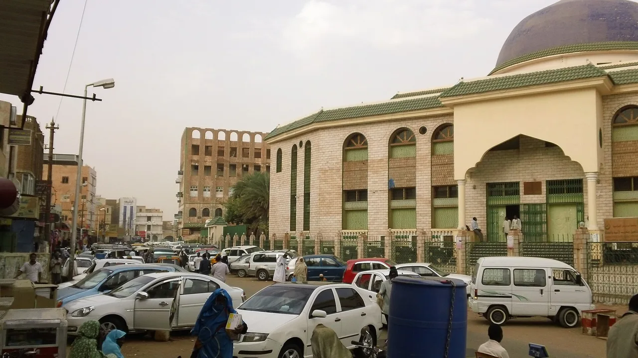 A market in Omdurman, across the Nile from Khartoum (file photo). Al-Tayeb al-Wahidu joined the Sudanese Armed Forces with 50 fighters in Omdurman on September 25, The Sudan Tribune reported. This photo does not depict any event reported in this article.