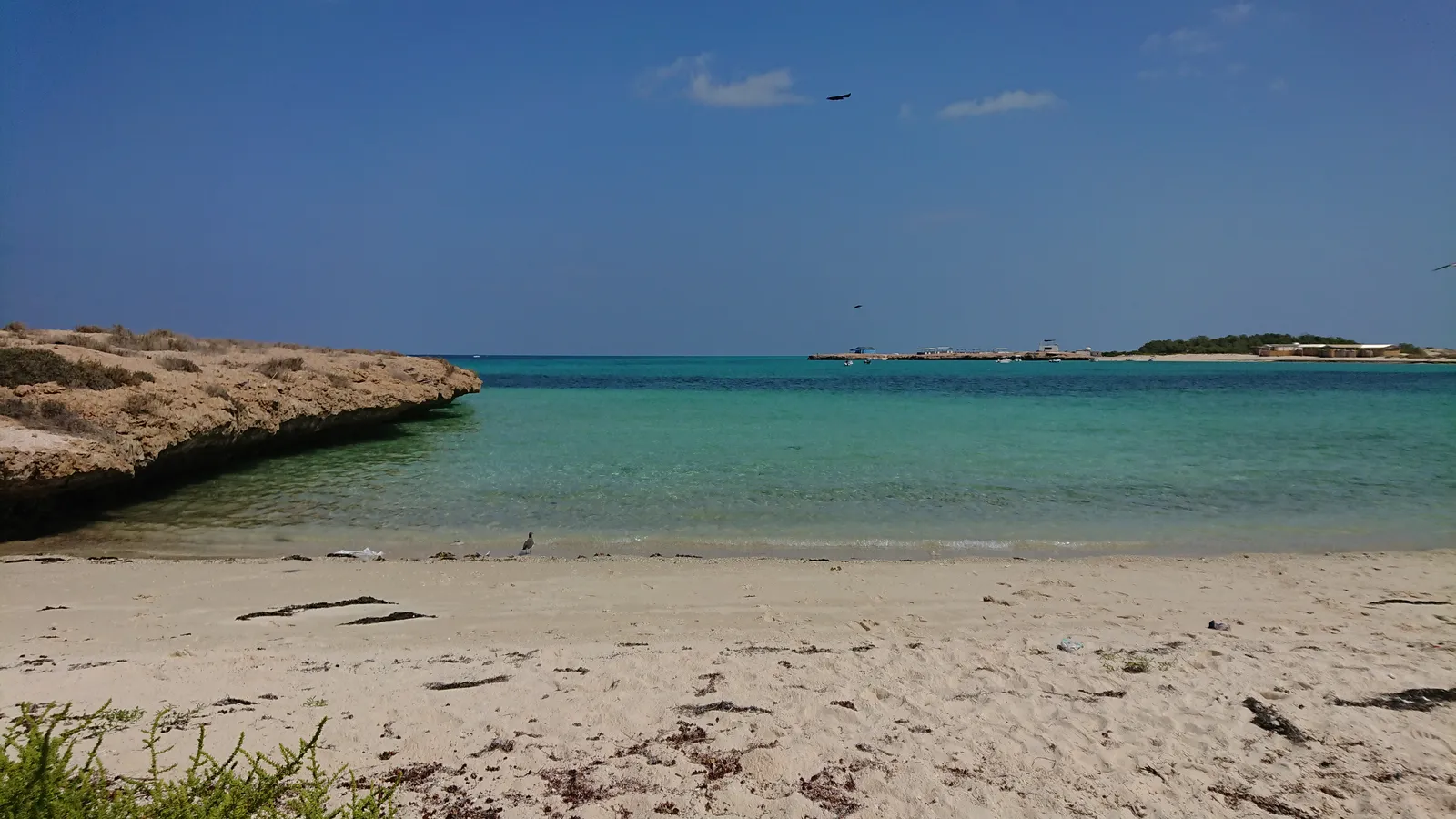 Maskali Island on Djibouti's coast — Djibouti's shoreline lies on the African side of the Bab el-Mandeb strait (archive photo).