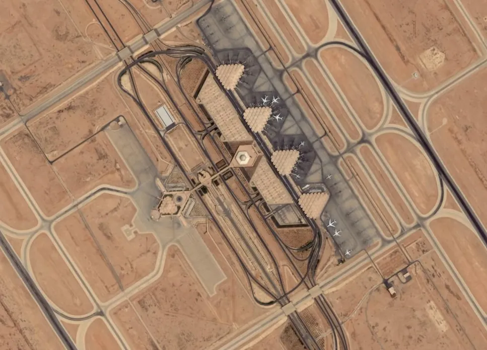 Aerial view of King Khalid International Airport in Riyadh (archive photo). This photo does not depict the attack described in this article.