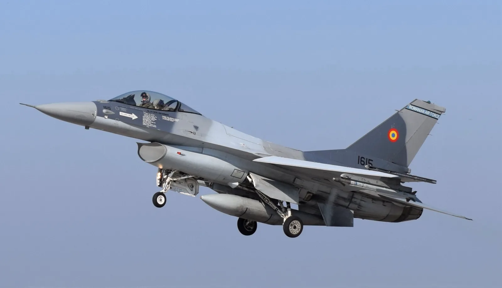 A Romanian Air Force F-16 Fighting Falcon landing at Borcea Air Base, Romania (file photo, 2021). This photo does not depict the aircraft or events reported in this article.