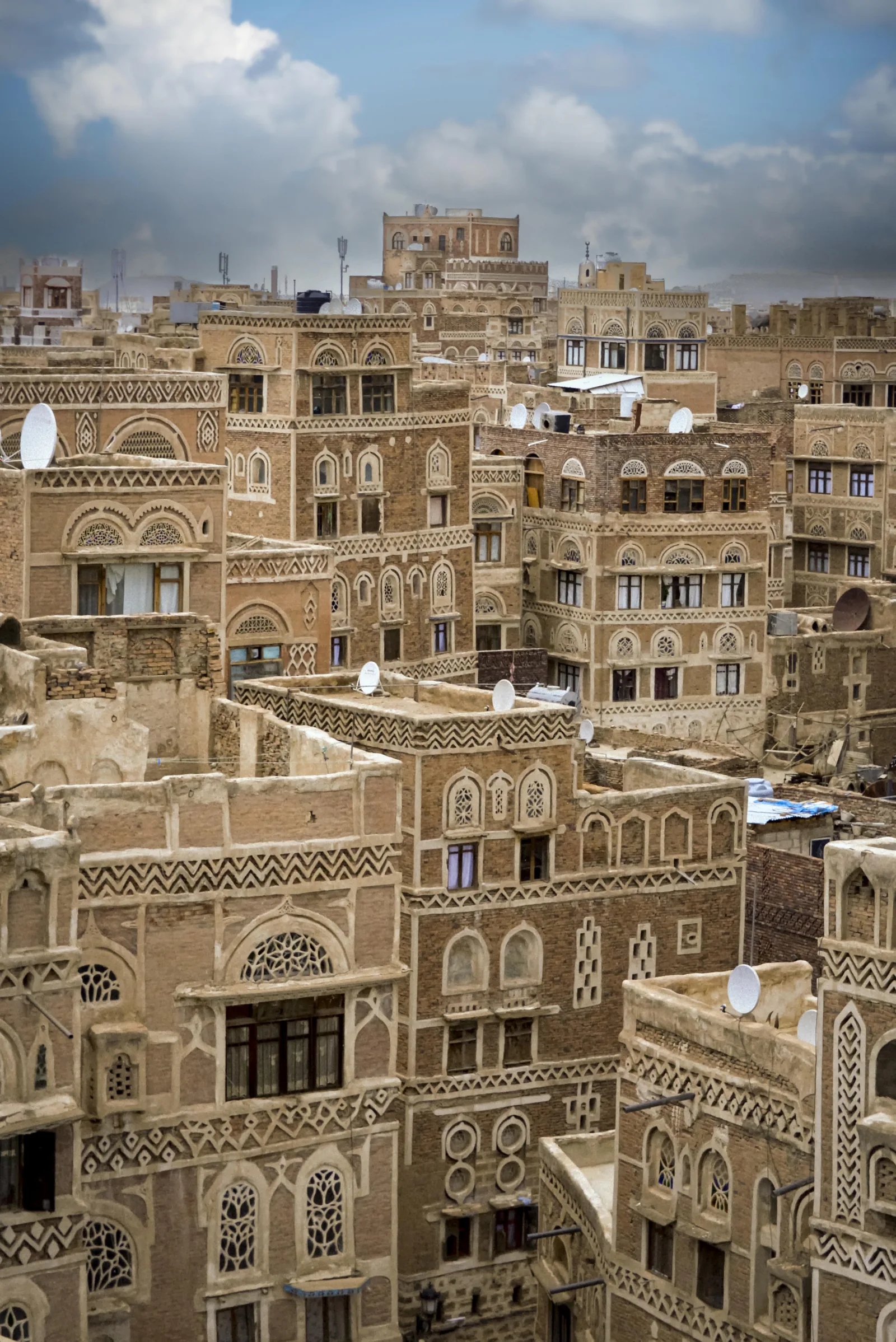 Tower houses in the old city of Sanaa. — Photo: Rod Waddington / Wikimedia Commons (CC BY-SA 2.0)