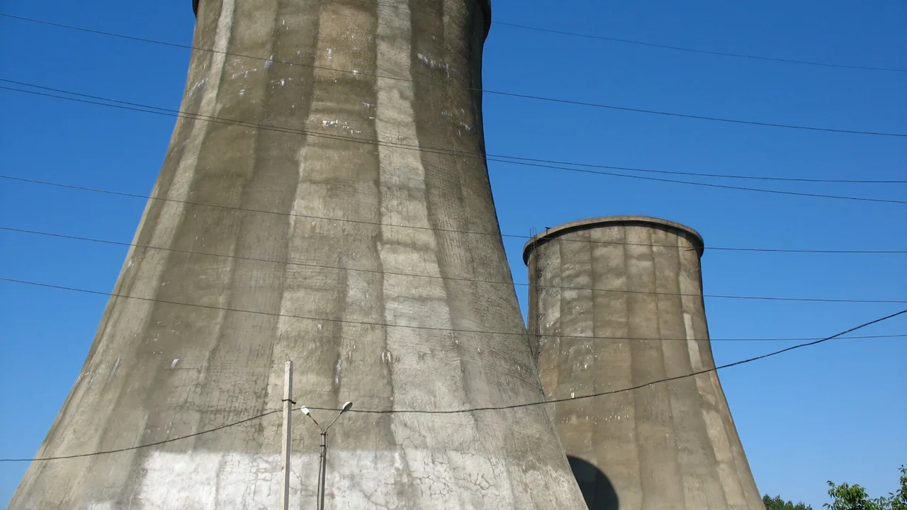 Cooling towers of a thermal power plant (file photo). Energy ceasefires turn on whether power plants and grids are inside the agreed scope — still undefined in the current announcement. This photo does not depict any event reported in this article.