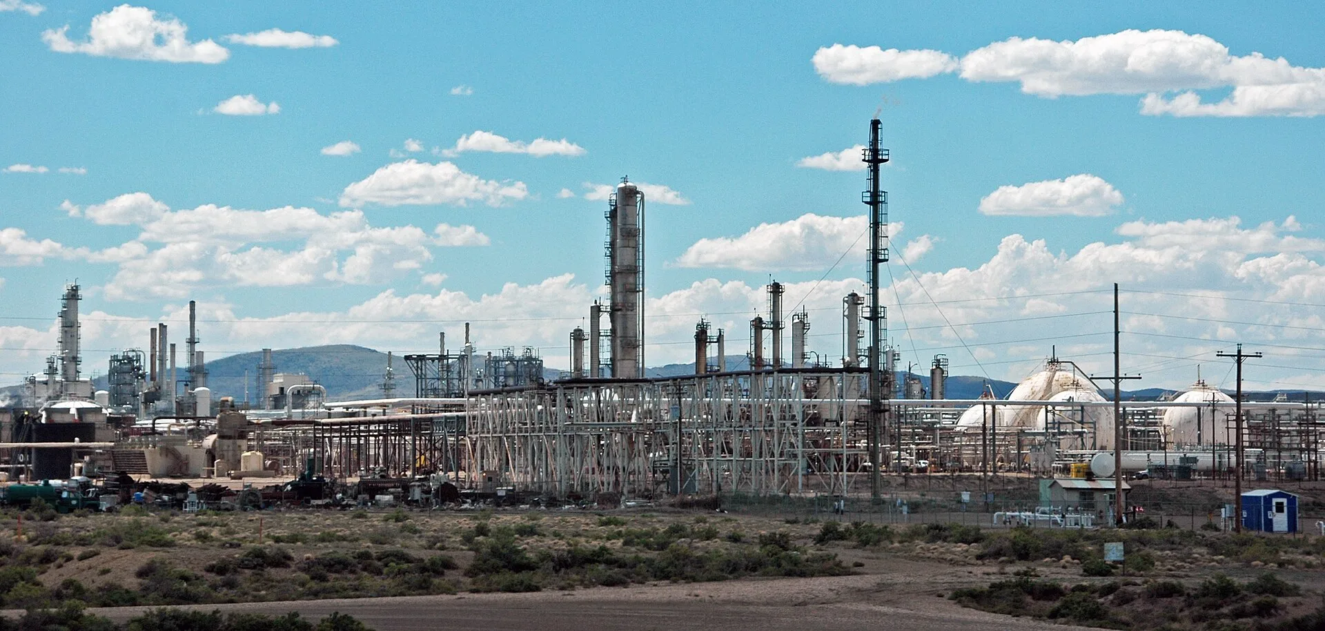 An oil refinery in Sinclair, Wyoming, in the United States (file photo, 2011). This photo does not depict the Ryazan refinery or any facility or event reported in this article.