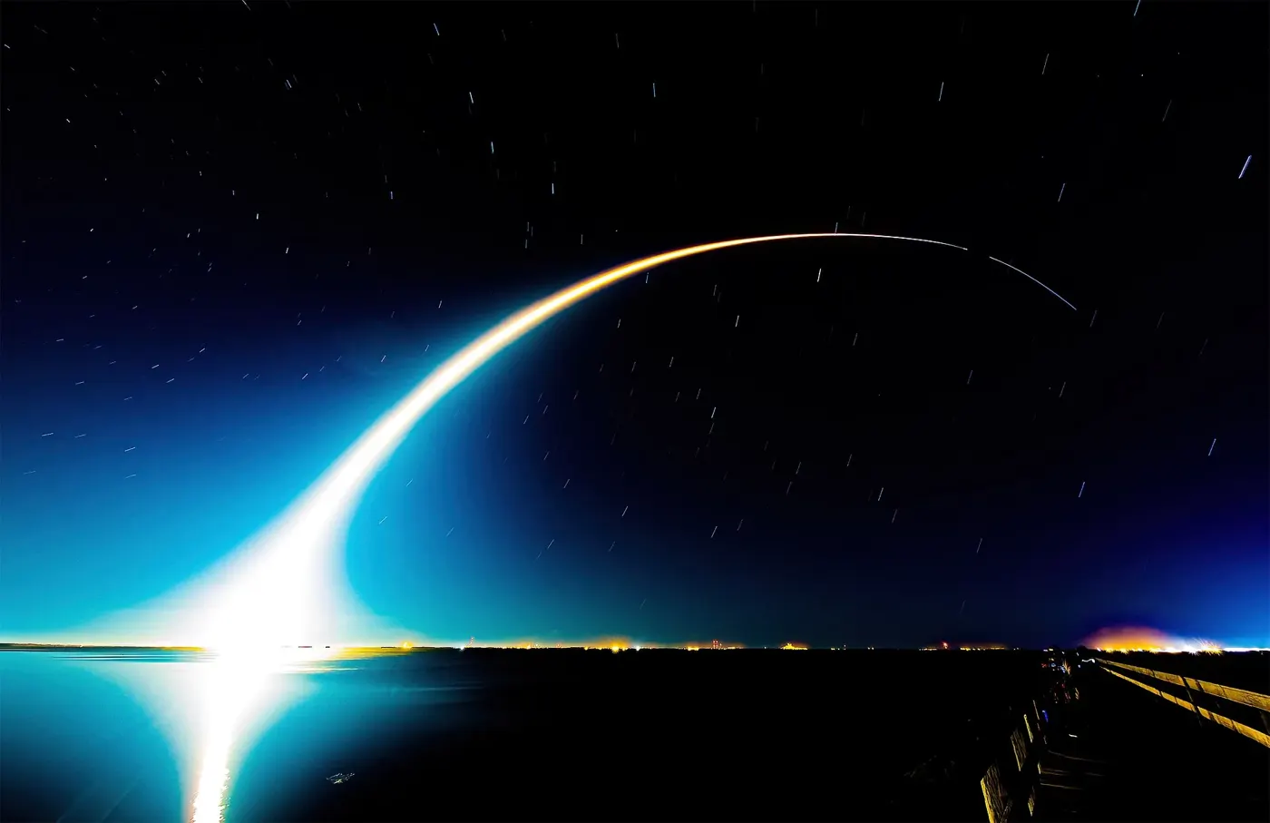 A Falcon 9 rocket carrying Starlink satellites arcs into the night sky in a long-exposure photograph (file photo, December 2022). This photo does not depict any terminal, unit or event reported in this article.