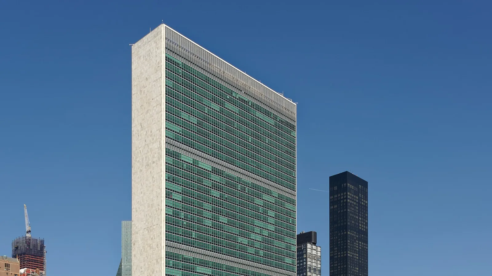 The United Nations Headquarters complex in New York City, viewed across the East River. Generic photo; it does not depict the events described in this article. — Image: Jakub Hałun / Wikimedia Commons (CC BY 4.0)