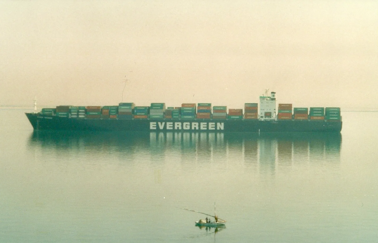 A container ship transiting the Suez Canal, the northern end of the Red Sea shipping route for which Bab el-Mandeb is the southern gateway (archive photo; not a specific incident described in this article).