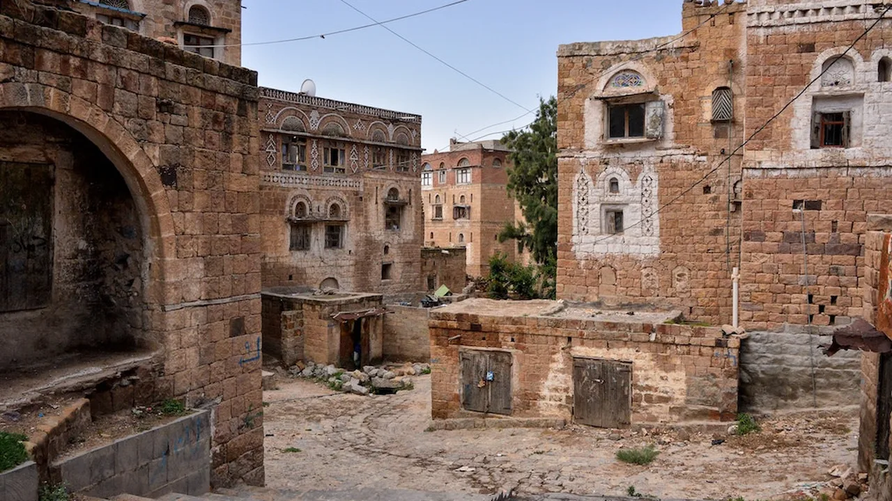 Stone tower houses in Taiz's old city (file photo). Cooking gas prices in the city have risen by about 400 percent since the encirclement closed, an aid worker told Human Rights Watch. This photo does not depict any event reported in this article.