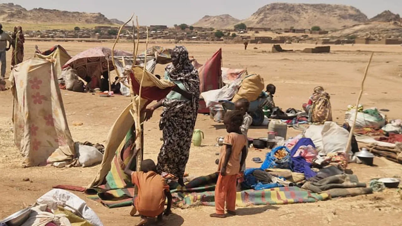 Displaced families setting up shelter at Tawila, Darfur (file photo). This photo does not depict any event reported in this article.