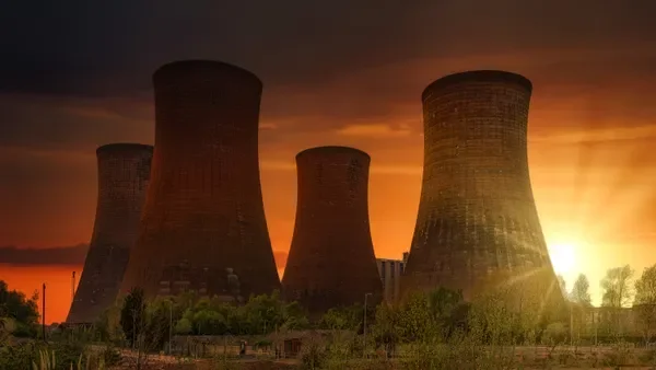 Cooling towers of a nuclear power plant at sunset. Generic photo; it does not depict any Ukrainian facility or the events described in this article.
