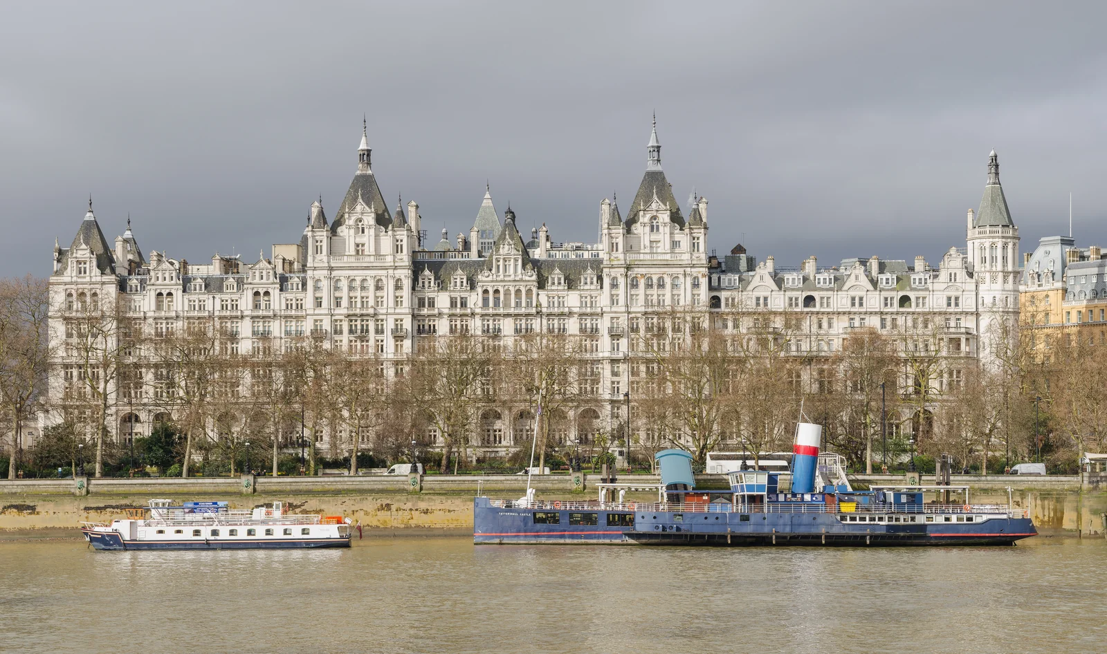 Whitehall Court on the Thames in London's Whitehall district. Generic photo; it does not depict the events described in this article. — Image: Arild Vågen / Wikimedia Commons (CC BY-SA 3.0)