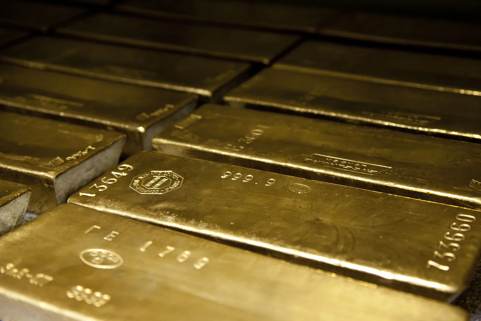 400-ounce gold bars stacked in rows. File photo — it does not depict any event described in this article.