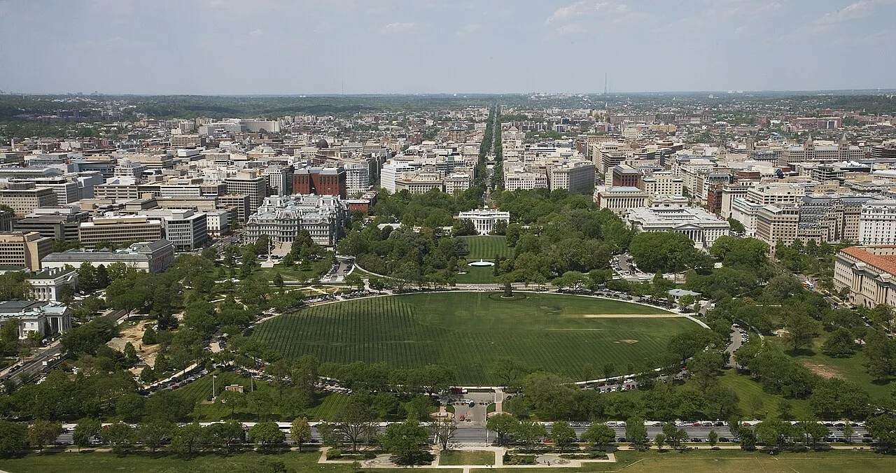 Aerial view of the White House and downtown Washington, D.C. (Library of Congress file photo). This photo does not depict the reported events.