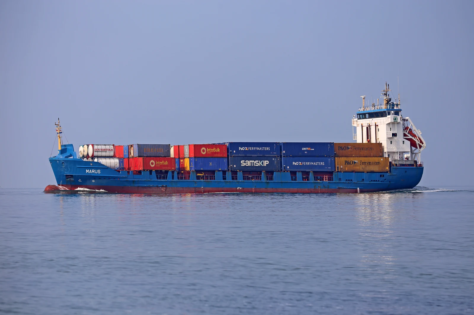 The container ship MARUS underway at sea. Generic photo; it does not depict the events described in this article. — Image: W. Bulach / Wikimedia Commons (CC BY-SA 4.0)