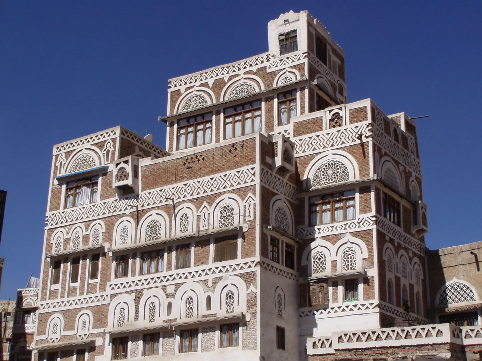 A decorated tower house in the Old City of Sanaa, Yemen. Generic file photo — it does not depict the events described in this article. — Image: Dan / Wikimedia Commons (CC BY-SA 2.0)