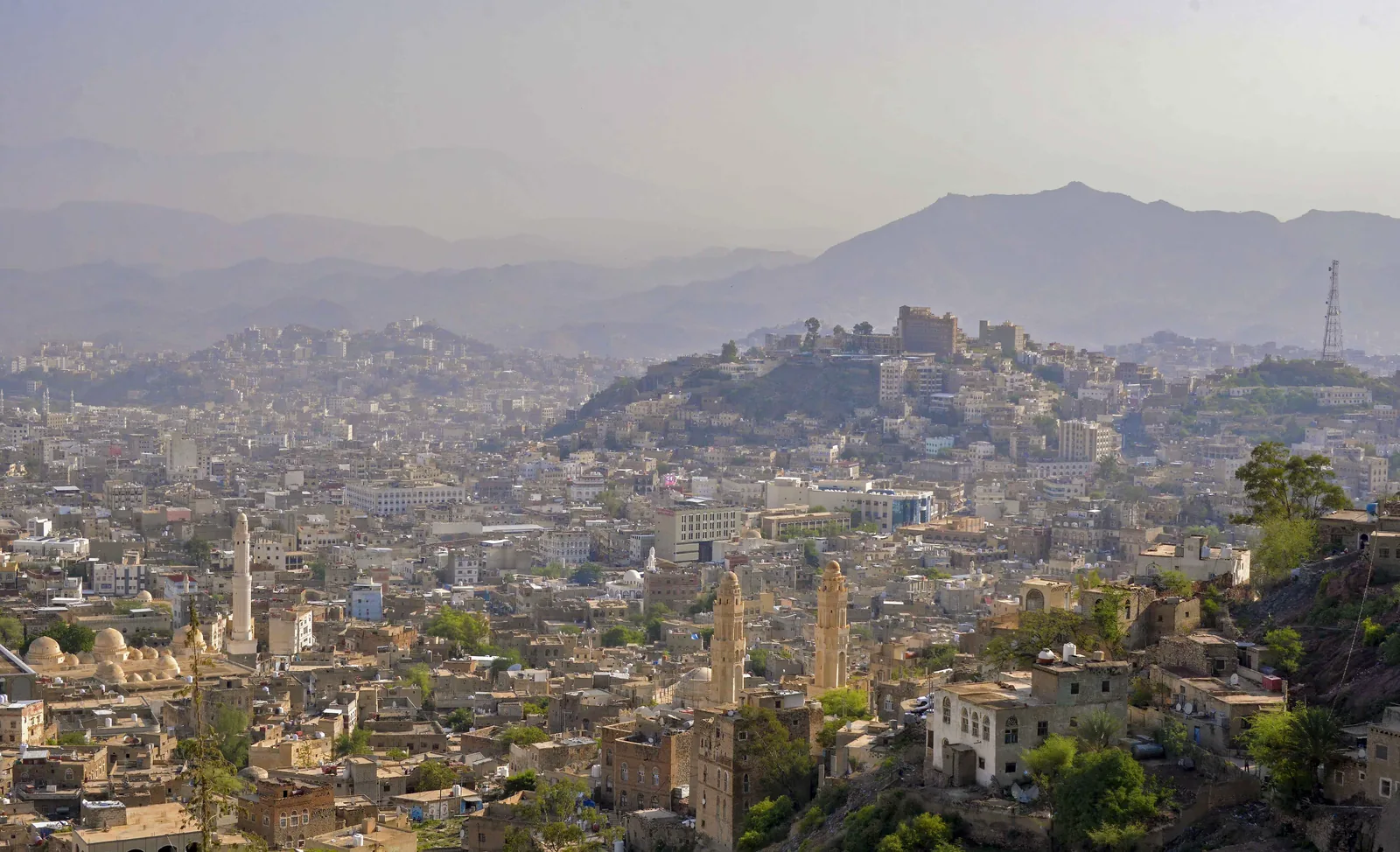 Panoramic view across the city of Taiz, Yemen. Generic file photo — it does not depict the airstrikes described in this article.