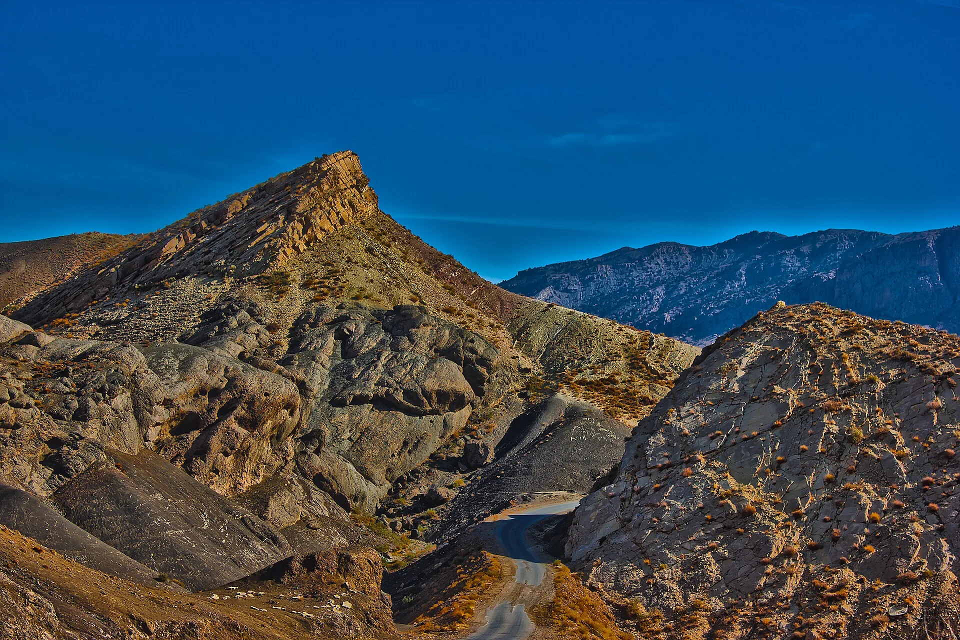 Mountains in Ziarat District, Balochistan. — Photo: Abbas Baqri / Wikimedia Commons (CC BY-SA 4.0)